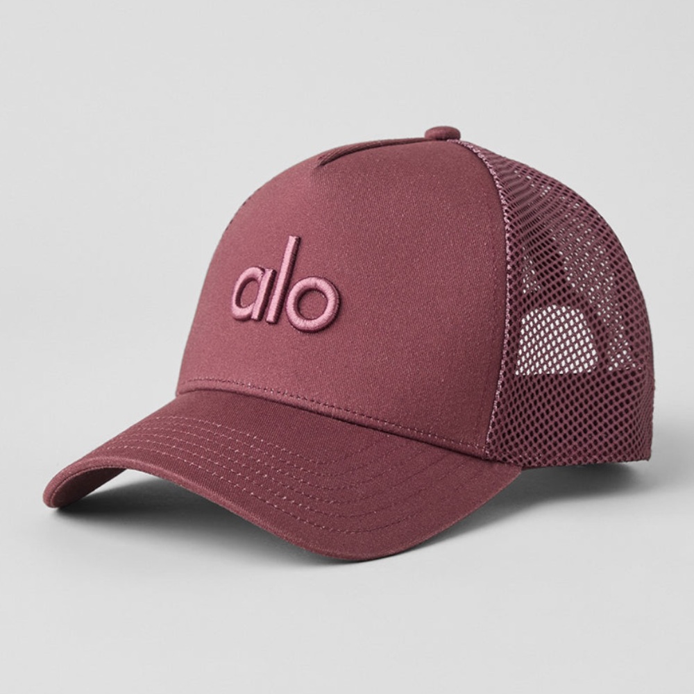NWT ALO YOGA District Trucker Hat Burgundy Truffle
